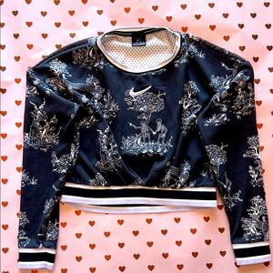 Nike Women's Black and White Graphic Sweatshirt